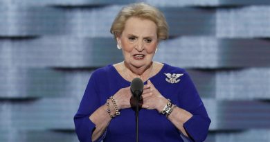 È morta Madeleine Albright, la prima segretaria di Stato nella storia degli Stati Uniti