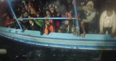 Gli immigrati “invadono” Lampedusa: cosa sta succedendo