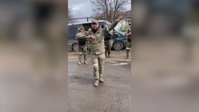 La ferocia della guerra in un ballo (con spari): il video dei miliziani ceceni