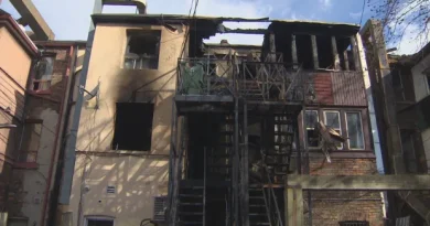 Breaking news: 4-alarm fire tears through building in Toronto’s Little Italy, leaving some 20 displaced – CBC.ca