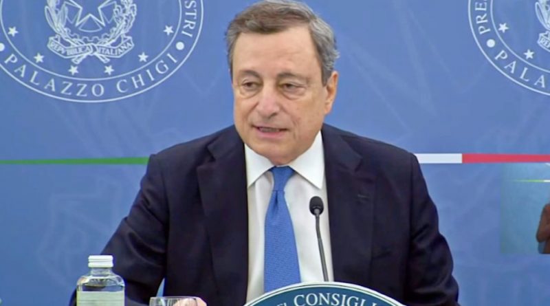 Draghi: “Bonus di 200 euro per i redditi fino a 35mila euro. Risorse da tassa su extraprofitti delle aziende dell’energia”