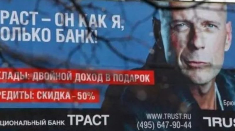 Guerra in Ucraina, nessun risarcimento per la truffa alla National Bank Trust (sponsorizzata da Bruce Willis): “Ora è proprietà di Mosca”