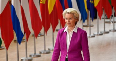 Ue, i Liberali rompono con von der Leyen sullo sblocco dei fondi del Pnrr alla Polonia: “Presenteremo mozione di sfiducia”