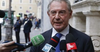 Urso (Copasir): “Il documento sui “putiniani” citato dal Corriere? Realizzato da un tavolo tra ministeri e Agcom. Non è lista di proscrizione”