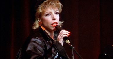 Julee Cruise, Ethereal Chanteuse From Twin Peaks, Dies at 65