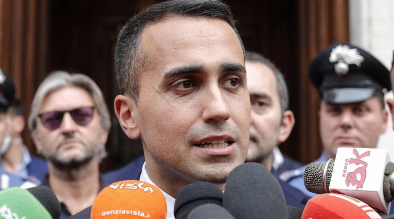 Di Maio debutta col nuovo gruppo e annuncia “Arriveranno altri”. Azzolina in pole