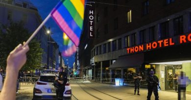 Oslo, uomo spara davanti a un locale gay a poche ore dalla parata del Pride: 2 morti e almeno 19 feriti