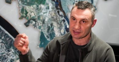 Vitali Klitschko, i sindaci di Berlino e Madrid ingannati da una riproduzione deepfake del collega di Kiev: “Aveva il suo viso e la sua voce”