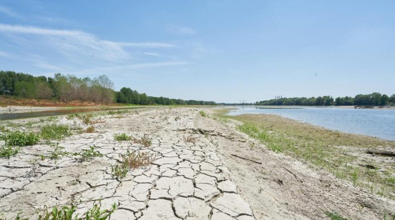 Siccità: il lago Maggiore è sotto del 70%, quello di Como del 50%. Ma non è solo colpa del clima