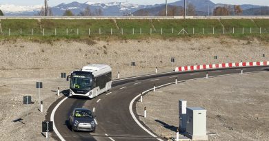 Ricarica a induzione in Italia, non solo auto: la tecnologia guarda anche agli aeroporti