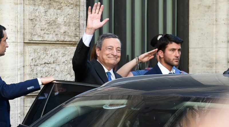 Crisi di governo, Draghi rinuncia a mediare e fa infuriare Lega e M5s. Si sfila anche Forza Italia: la maggioranza non esiste più. Ultimo atto alla Camera poi il premier al Colle