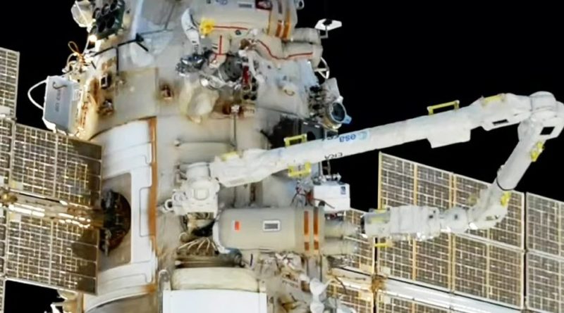 Passeggiata spaziale russa terminata in anticipo dopo un problema tecnico alla tuta di uno degli astronauti