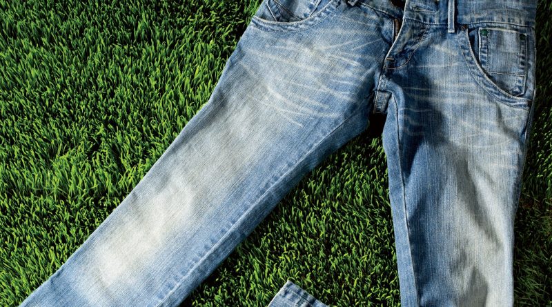 i 44 migliori jeans vintage, oltre al denim riciclato e upcycled, da acquistare nel 2022