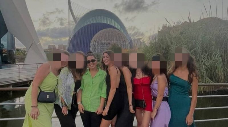 “Pestate dalla polizia spagnola”. Il racconto choc di otto ragazze italiane