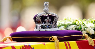 Thousands of Mourners Take Their Place In “The Queue” To Pay Homage To Queen Elizabeth II