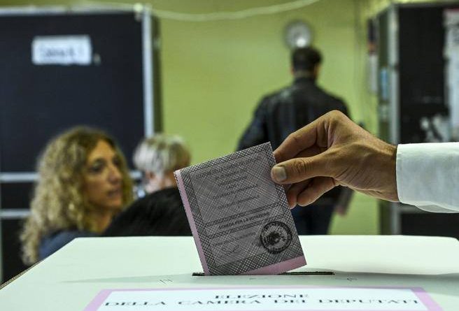 Tagliando antifrode sulla scheda elettorale: che cos’è e perché sta rallentando il voto