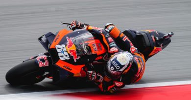 MotoGp, in Thailandia vince Oliveira davanti a Miller. Terzo posto per Bagnaia che ora è a due punti da Quartararo, solo 17esimo