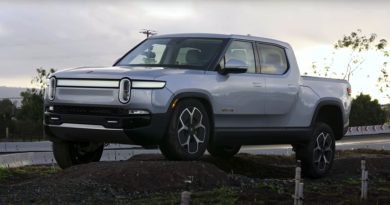 Rivian cerca di uscire dal fango: 7.363 veicoli prodotti nel Q3, ma l’emorragia di denaro è enorme