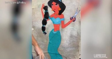 Jasmine di Aladdin si taglia i capelli per Iran: il nuovo murale di TvBoy per Mahsa Amini