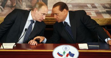 Berlusconi dice di aver riallacciato i rapporti con Putin