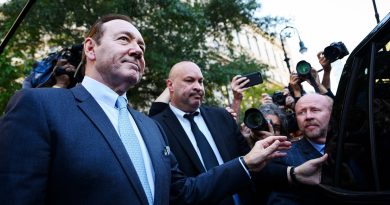 Kevin Spacey scagionato nella causa per cattiva condotta sessuale