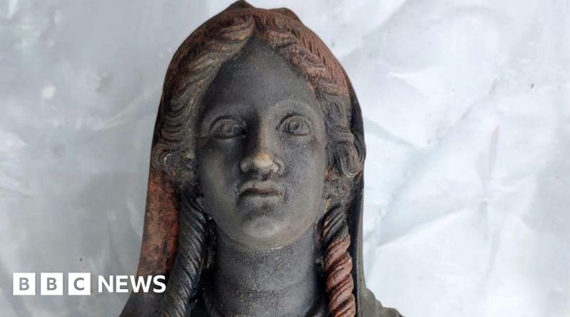 Breaking news: Roma antica: Statue di bronzo straordinariamente conservate trovate in Italia – BBC