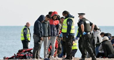 “Li lasciò morire”: l’inchiesta che smaschera l’ipocrisia francese sui migranti