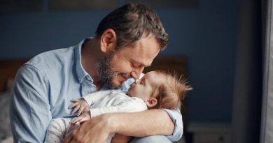 Congedo parentale all’80% verso l’estensione ai padri. Giro di vite su regole e sanzioni