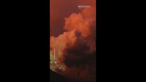 Breaking news: Video Notevoli riprese mostrano il vulcano Stromboli che erutta nuvole di cenere – ABC News