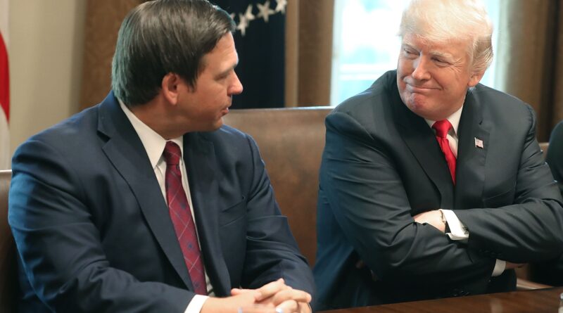 Rapporto: Trump intende perseguire Ron DeSantis perché ha il fascino del tofu riscaldato