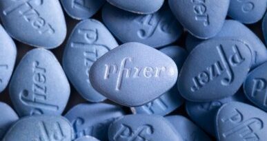 Buon compleanno Viagra: i 25 anni della pillola blu che ha spento le nostre ansie ma anche le nostre fantasie