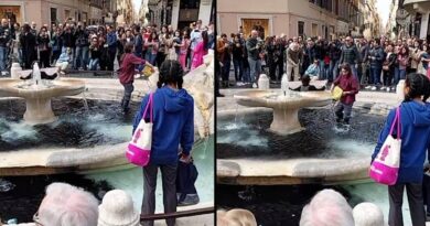 Vernice nera nella Barcaccia di piazza di Spagna, blitz di Ultima generazione a Roma