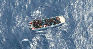 Migranti, barcone con 500 persone al largo della Libia. Allarme telefonico: “Paura per le loro vite, bisogna salvarle”