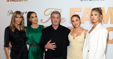 Sei sveglio? Sylvester Stallone è dietro gli sms di rottura delle figlie