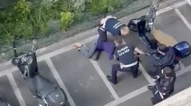 Il video della donna picchiata violentemente dalla polizia locale a Milano