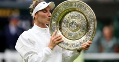 La giocatrice ceca Markéta Vondroušová, non selezionata, vince il suo primo campionato di Wimbledon