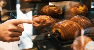 E in un bar di Roma si prenota la colazione (come la cena al ristorante)