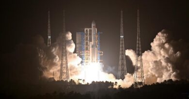 Cina: lanciati uno spazioplano segreto e un satellite spia con due razzi spaziali Lunga Marcia