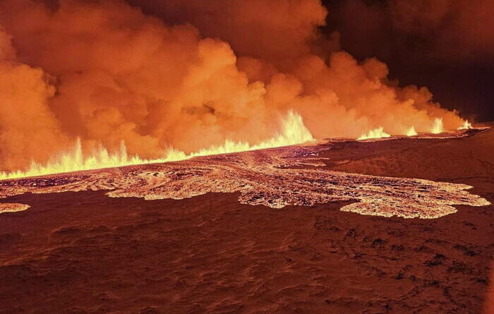 Islanda, erutta un vulcano a sud della capitale Reykjavik