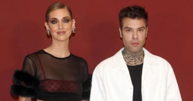 Caso Ferragni-Balocco, per difendere la moglie Fedez polemizza con Regione Lombardia e ministero della Cultura