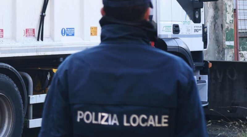 Cinquemila calendari della polizia locale di Milano “da buttare”: hanno 30 giorni a dicembre e 31 a novembre