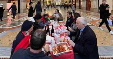 “È abusivo”. E multano il pranzo dei senzatetto