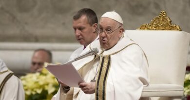 Il Papa: basta attacchi ai civili, sono crimini di guerra