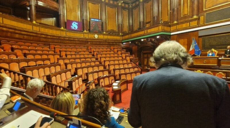 Scarpinato in Aula contro Nordio: “Dà impulso a politica criminale”. Ma destra e renziani non vogliono sentirlo: ministro e senatori se ne vanno