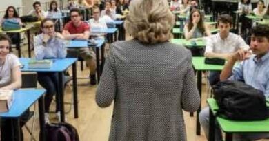 Scuola, aumenti ai prof: ogni mese 124 euro in più