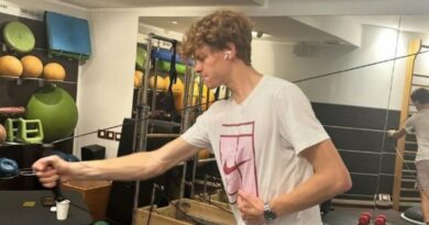 Da Sanremo a Meloni, tutti parlano di Jannik Sinner: lui posta le foto dell’allenamento in palestra