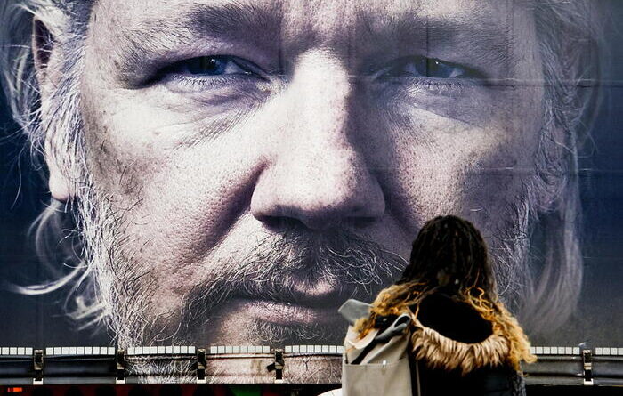 Assange compie 5 anni in galera, Biden apre uno spiraglio
