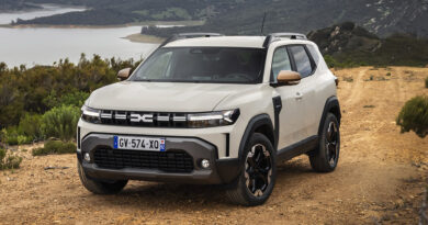 Dacia Duster, prima guida: con le versioni ibride spacca il mercato