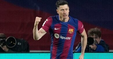 Tripletta Lewandowski, il Barcellona vince in rimonta contro il Valencia