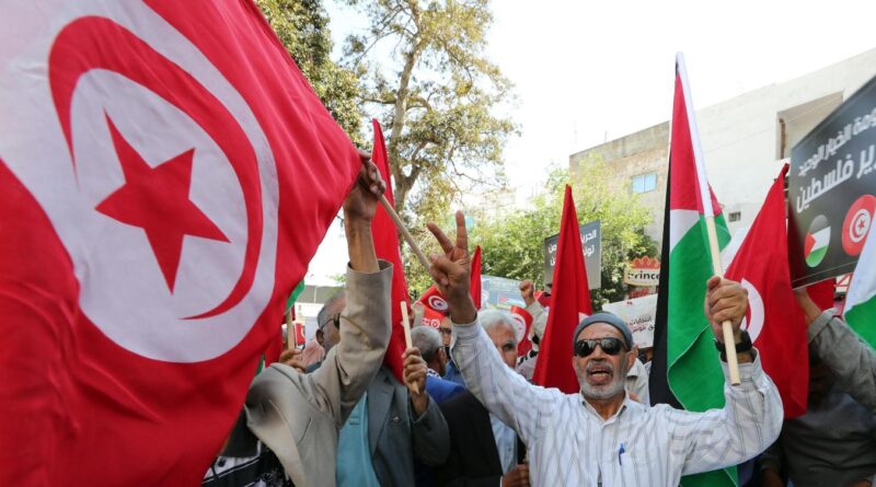 Tunisia, arrestata opinionista: ha ironizzato sul Paese. Da domani sciopero ad oltranza degli avvocati